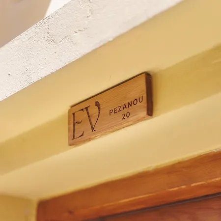 Ev Pezanou * La Canea